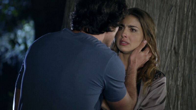 Mateo le pide a Valeria que recapacite tras haberle dado el sí a la proposición de Leonel