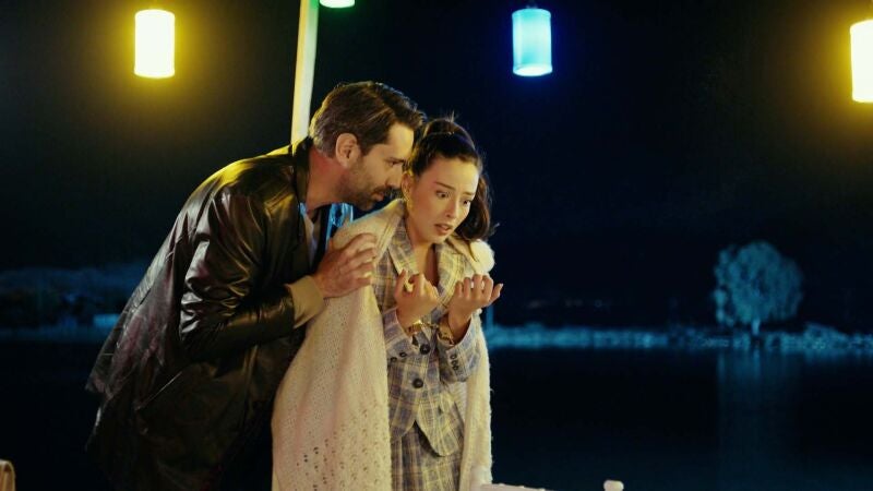 Un decepcionado Sedat utiliza sus dotes de seducción para vengarse de Dudu y la secuestra