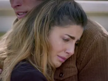 Mateo se convierte en el único consuelo de Valeria: "Tranquila, todo va a salir bien" Mateo se convierte en el único consuelo de Valeria: "Tranquila, todo va a salir bien"