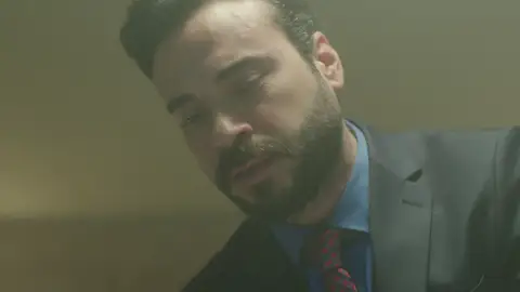 ¡Cemal es el secuestrador! Nefise suplica por su libertad mientras Muzaffer se culpa del secuestro ¡Cemal es el secuestrador! Nefise suplica por su libertad mientras Muzaffer se culpa del secuestro