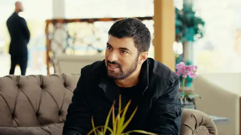 Sancar le pide a Güven que deje en paz a su familia: "Si lo haces podrás seguir viendo a Melek" Sancar le pide a Güven que deje en paz a su familia: "Si lo haces podrás seguir viendo a Melek"