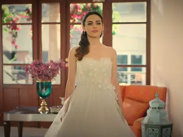 Ayse se viste de novia Ayse se viste de novia