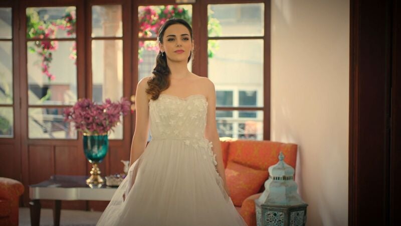 Ferit y Ayse, vestidos para la ocasión y listos para llevar a cabo su plan