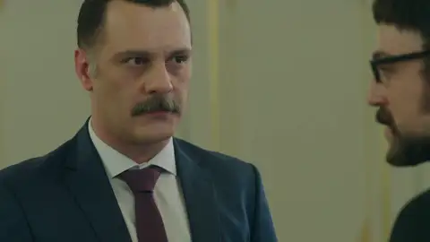 Muzaffer arriesga su empresa por su familia y decide rescindir el contrato con Kartal Muzaffer arriesga su empresa por su familia y decide rescindir el contrato con Kartal