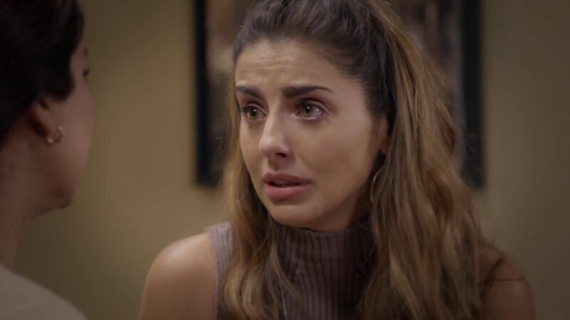 Magdalena le cuenta a Valeria porqué la abandonó: 