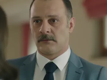 Muzaffer le muestra a Nefise la primera prueba fiable de que Murat está vivo Muzaffer le muestra a Nefise la primera prueba fiable de que Murat está vivo