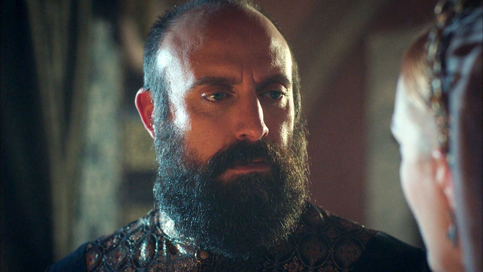 Solimán está furioso con su hijo Mustafá y Hürren aprovecha el momento ...