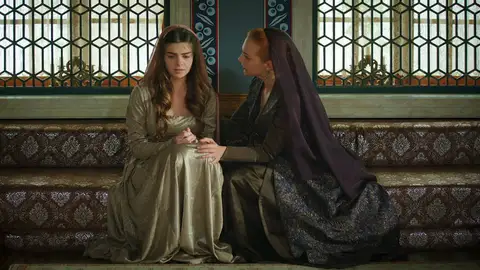 Mihrimah y Hürren, angustiadas El sultán