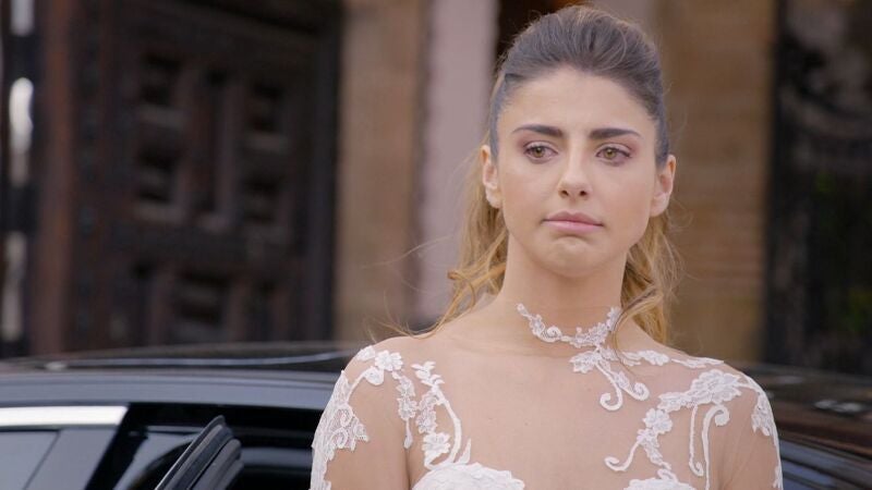 Valeria se lamenta en privado de la boda con Leonel mientras él se muestra eufórico