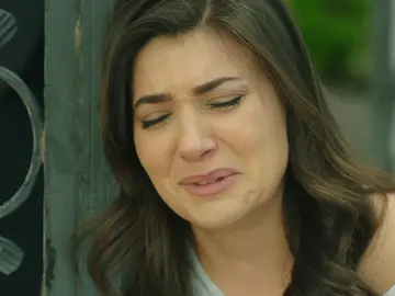 Nefise, rota de dolor tras el fuerte encontronazo entre Emre y Musaffer Nefise, rota de dolor tras el fuerte encontronazo entre Emre y Musaffer