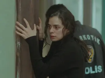 Bahar, víctima de la trampa de Bersan: la Policía registra su casa en busca de drogas Bahar, víctima de la trampa de Bersan: la Policía registra su casa en busca de drogas