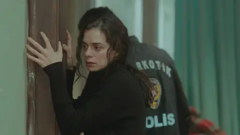 Bahar, víctima de la trampa de Bersan: la Policía registra su casa en busca de drogas Bahar, víctima de la trampa de Bersan: la Policía registra su casa en busca de drogas