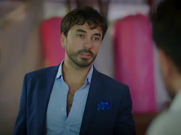 Ferit comparte con Sinan la traición de Hande con Yaman: “Esto quedará entre nosotros” Ferit comparte con Sinan la traición de Hande con Yaman: “Esto quedará entre nosotros”