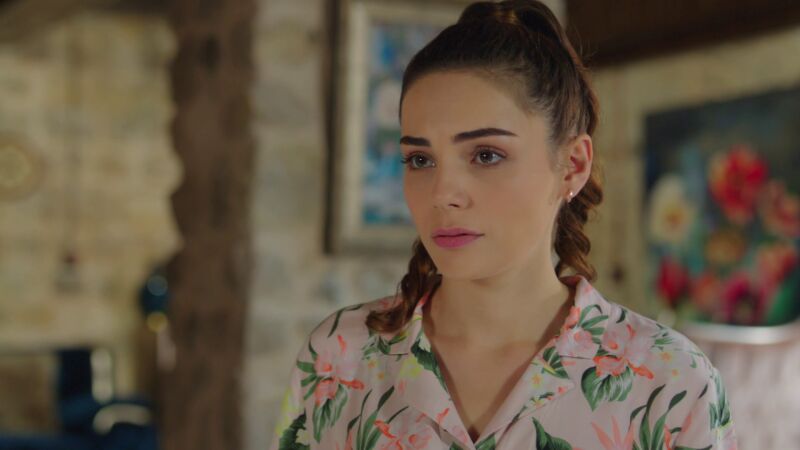 Ayse confiesa a Vedia que su matrimonio con Ferit es una farsa: “Me iré dentro de seis meses”