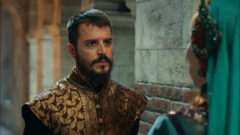 Mustafa frente a Hürren El sultán