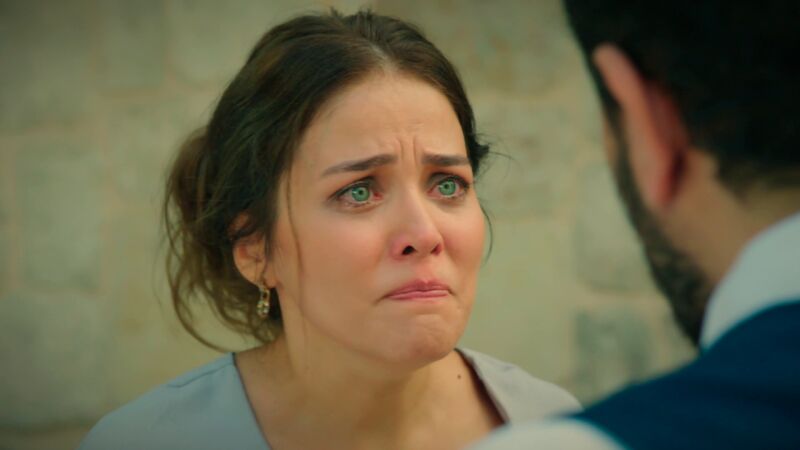 El encuentro entre Sinan y Ebru hace estallar a Leman 