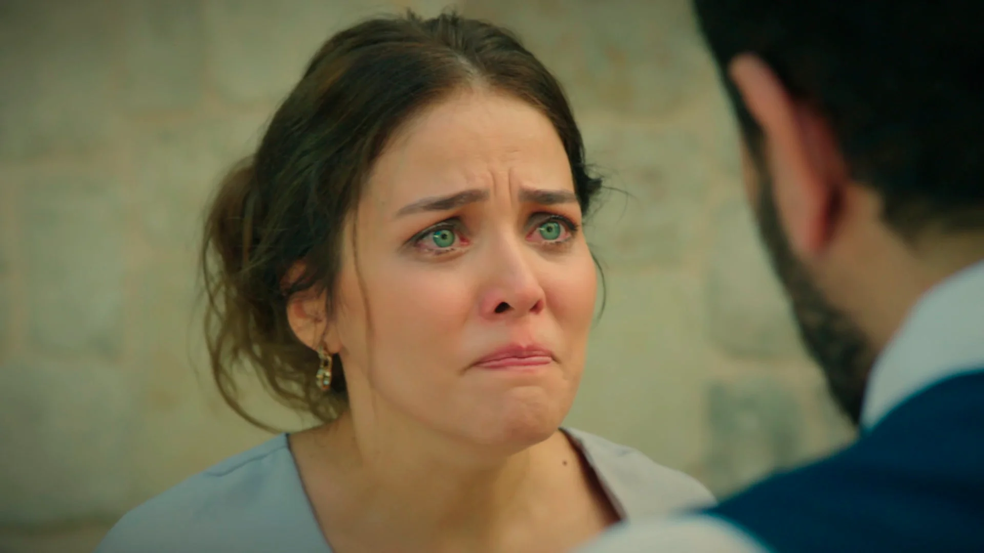 El encuentro entre Sinan y Ebru hace estallar a Leman 