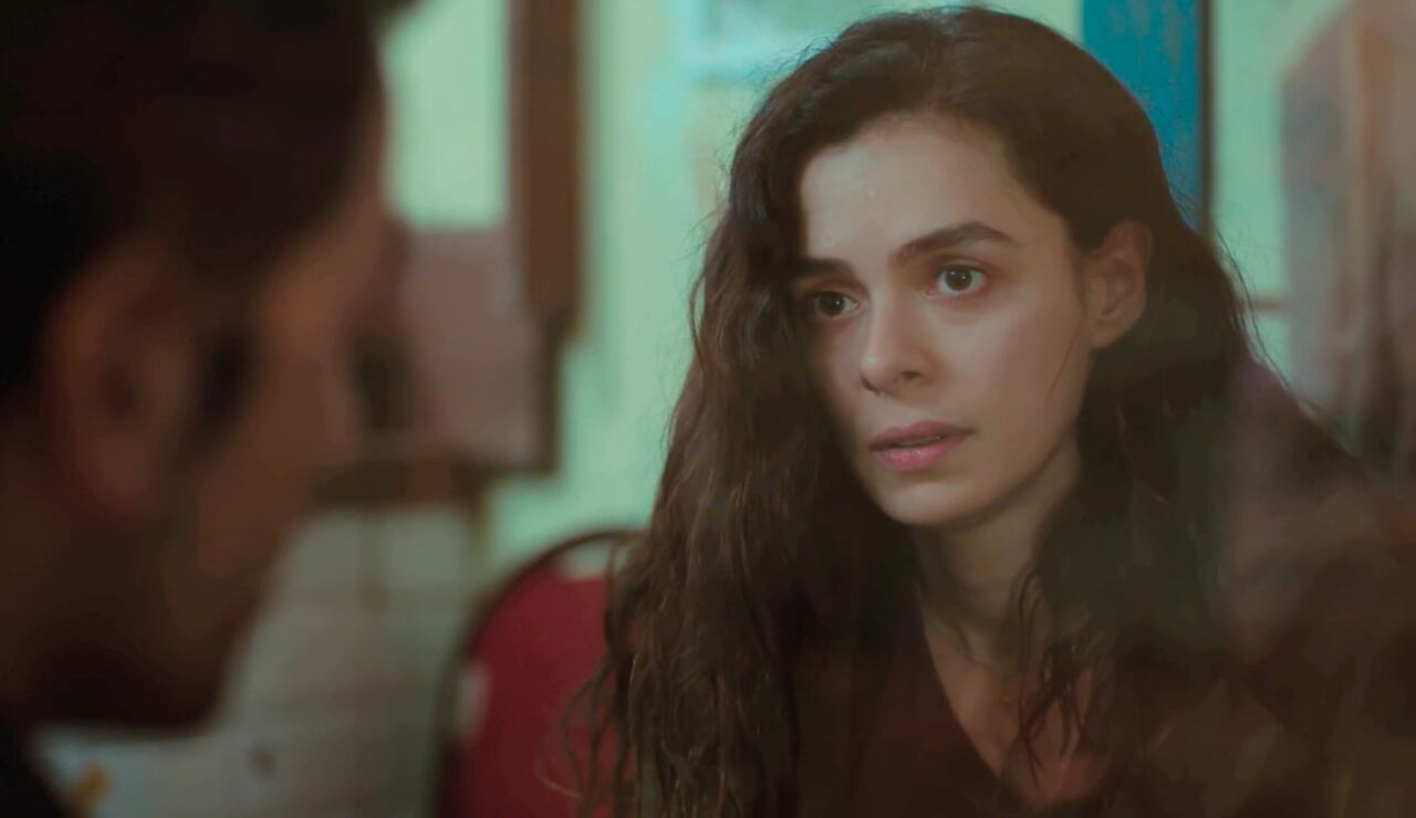 Bahar abre su coraz&oacute;n con Arif: "Yo tampoco soporto verte llorar"