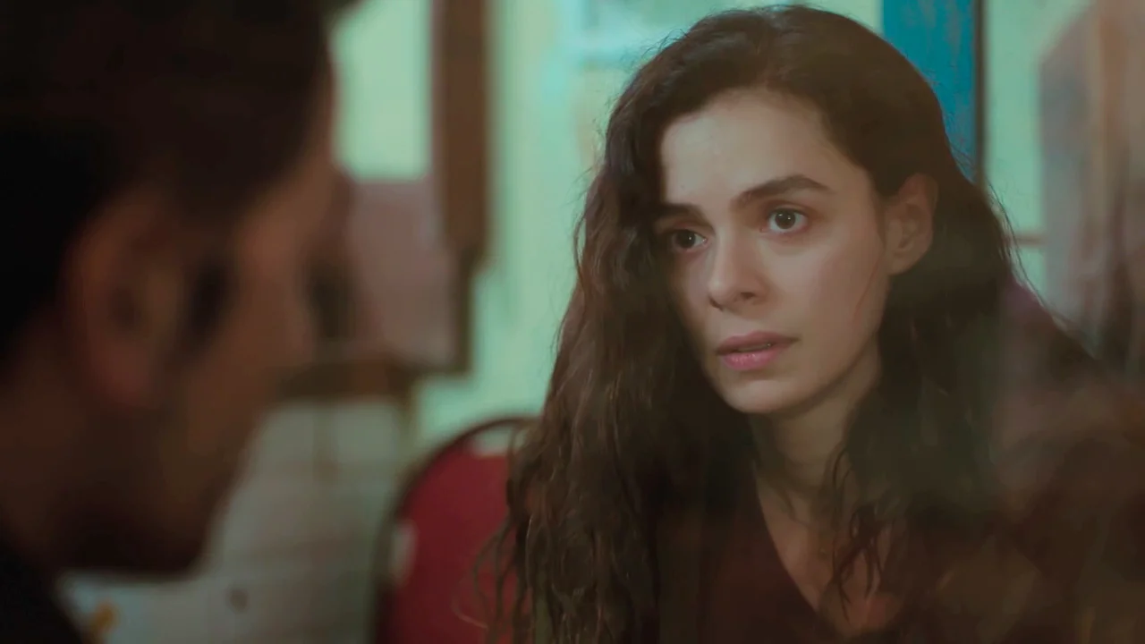 Bahar abre su coraz&oacute;n con Arif: "Yo tampoco soporto verte llorar"