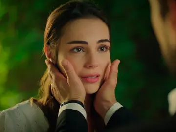 Ferit grita su amor por Ayse con una original pedida de mano: “Eres lo mejor que me ha pasado” Ferit grita su amor por Ayse con una original pedida de mano: “Eres lo mejor que me ha pasado”