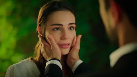 Ferit grita su amor por Ayse con una original pedida de mano: “Eres lo mejor que me ha pasado”  Ferit grita su amor por Ayse con una original pedida de mano: “Eres lo mejor que me ha pasado”