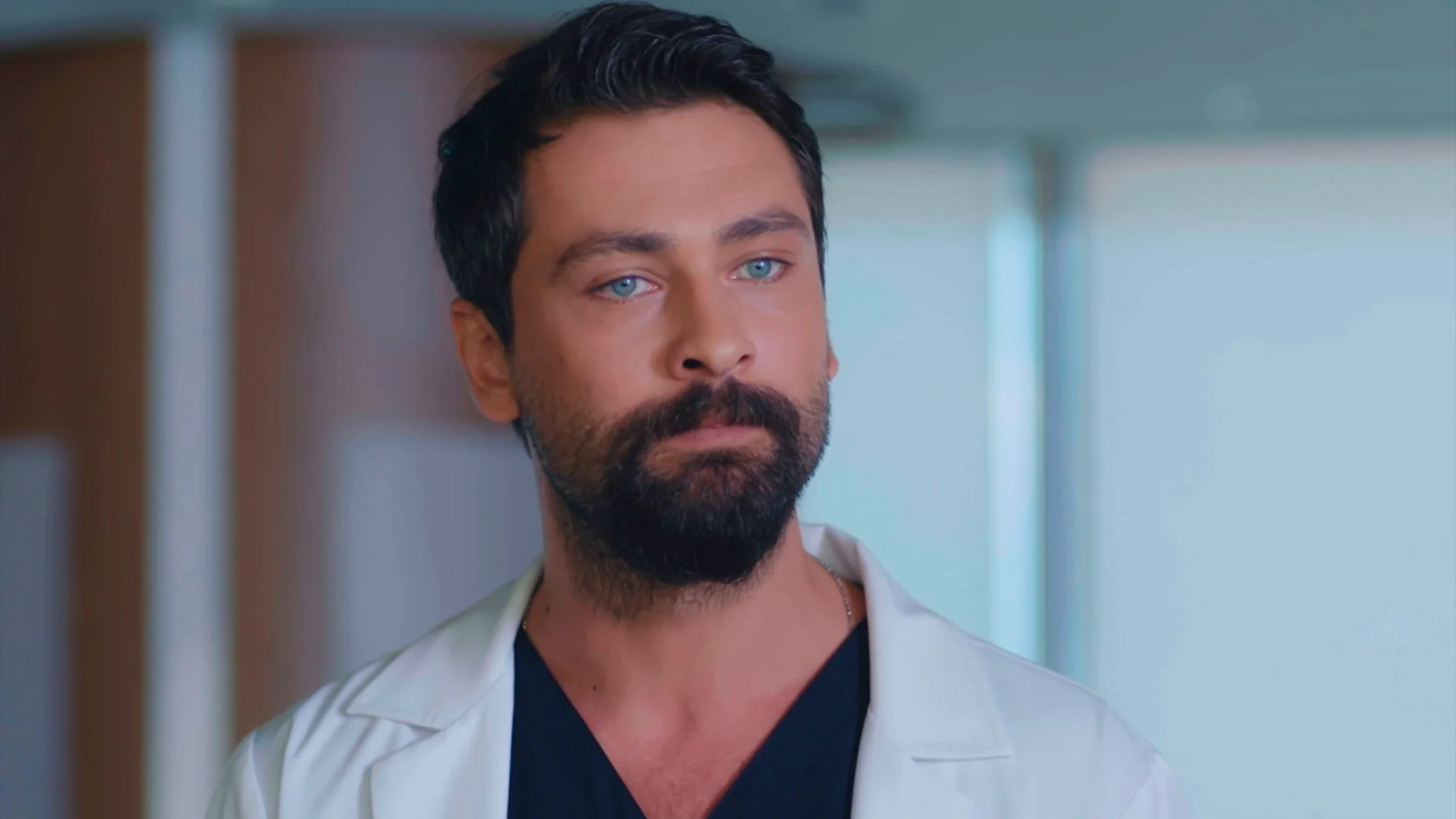 Ferman da la cara delante de todos para evitar que Al&iacute; sea expulsado del hospital 