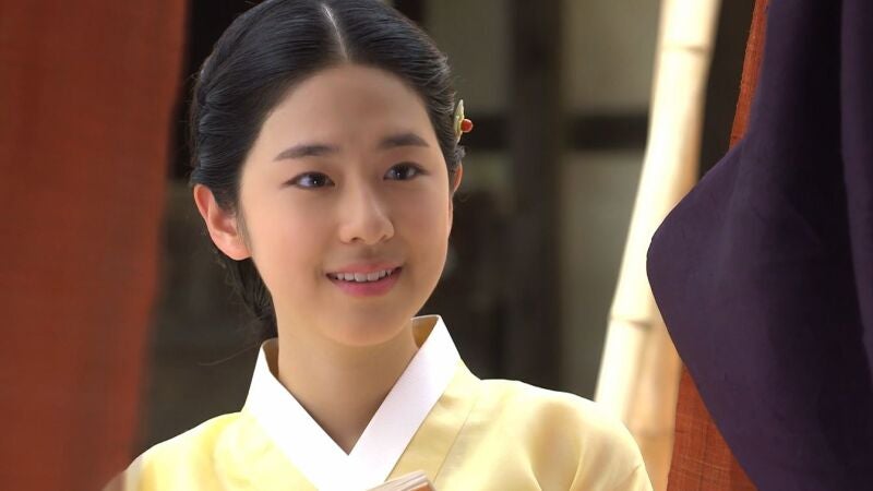 Es hora de hacer las presentaciones formales entre Lee Gyeom y Shin Saimdang