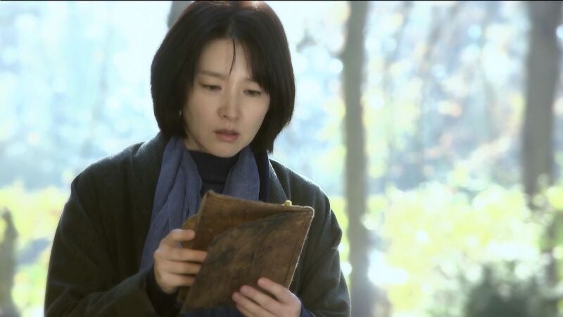 Seo Ji-yoon se trae de Italia un diario que encierra una curiosa referencia a 'Las montañas de diamante'