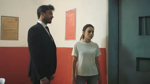 Ayse y Ferit Corazón herido