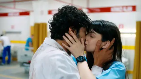 Alí y Nazli se funden en un apasionado beso Doctor Alí
