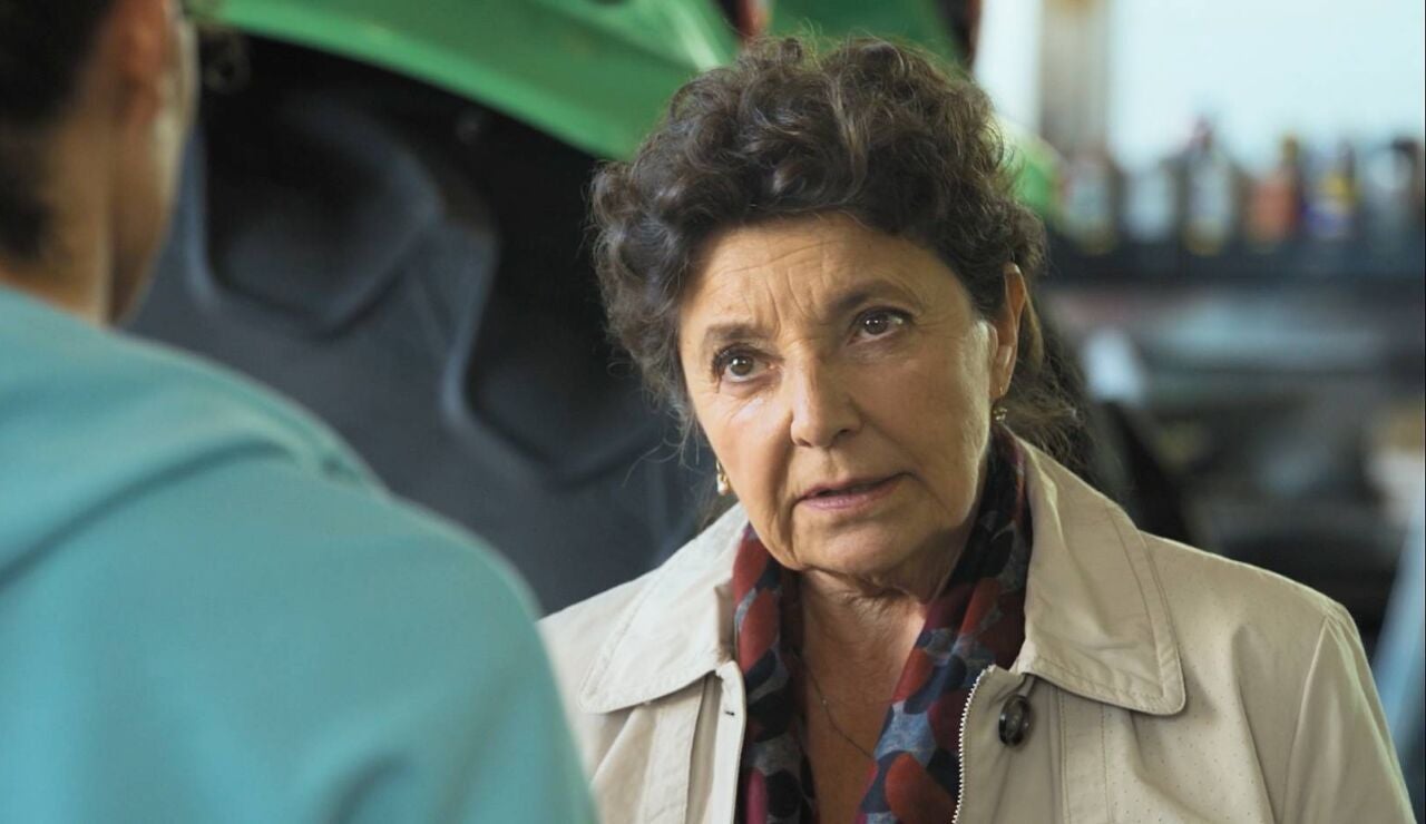 Elisabeth planta cara a Caro