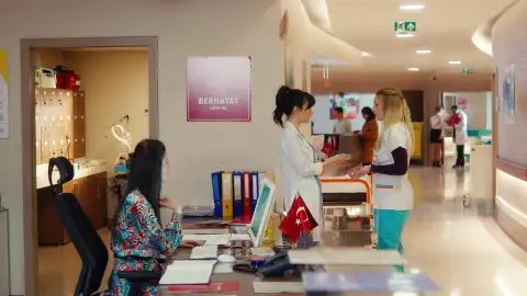 Nazli se enfada con Açelya: "No me creo que Alí esté saliendo con otra, déjate de cotilleos" Nova