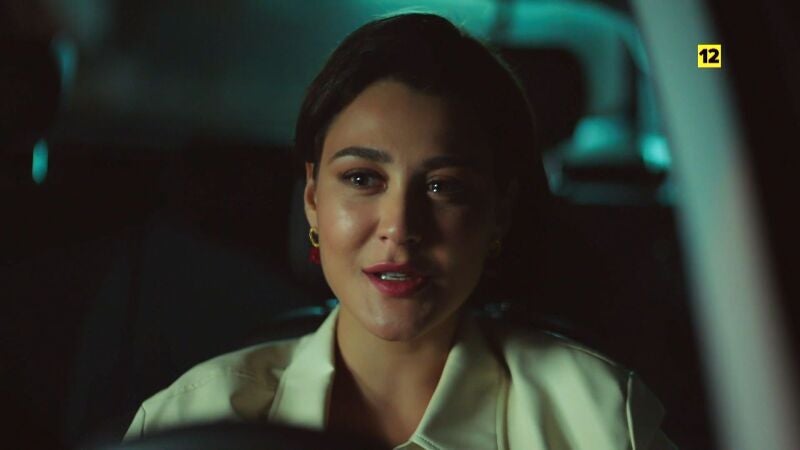 Hande planea su venganza mientras Azade va a prisión denunciada por Ferit. El sábado nuevo capítulo de estreno de 'Corazón herido'