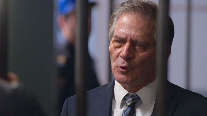 Mauro está en la cárcel y Lisandro le ofrece una posibilidad para salir libre 