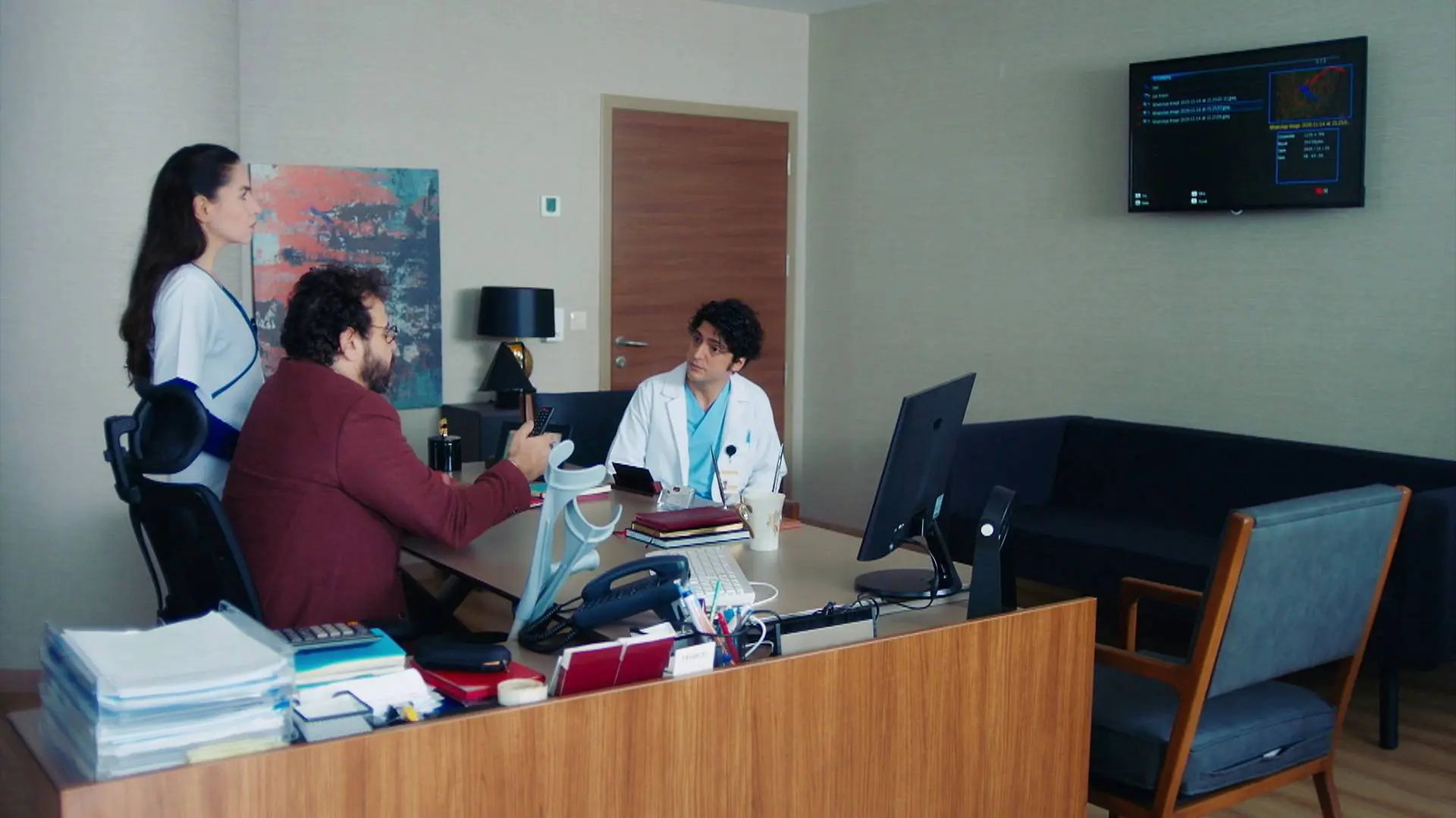 El doctor Sturgis cree que todavía tiene alguna posibilidad con Connie ¿Será cierto?