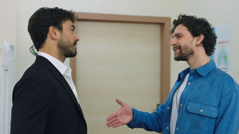 ¿Quién es el misterioso comprador del café de Ayse? Ferit está decidido a descubrirlo