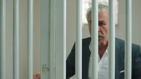 Husein en la cárcel Corazón herido