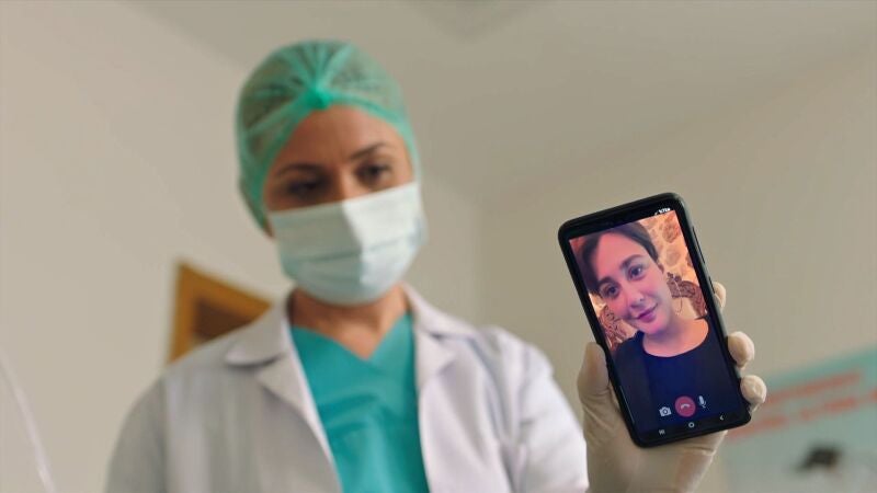 La locura de Hande no tiene límites y responsabiliza a la mujer de Ferit de lo que le está pasando