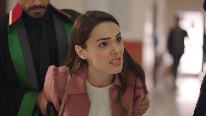 Se celebra el juicio contra Husein y Ayse estalla contra él y contra Hande