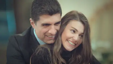 Faruk y Süreyya, felices La novia de Estambul