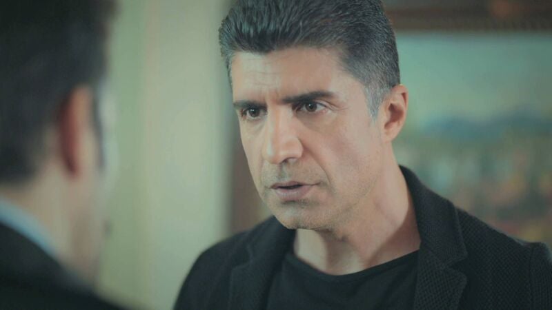 Faruk impide que Fikret e Ipek se independicen lo que provoca una gran discusión familiar 