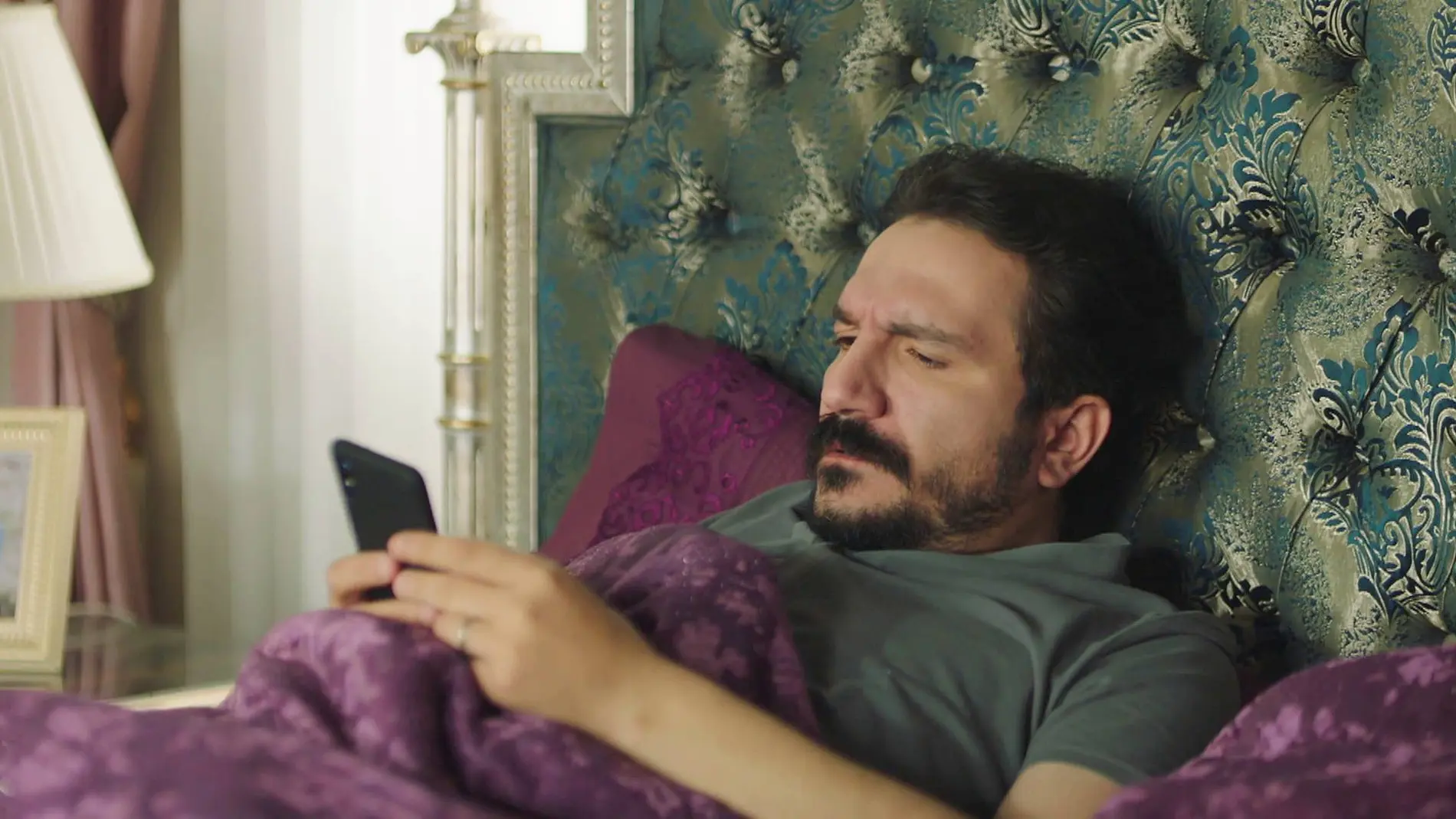 Ferit y Sinan entran en cólera al ver un vídeo de alto contenido sexual ¿de quién es?