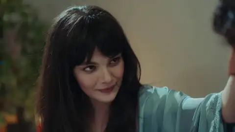 Nazli y Alí pasan la primera noche juntos, pero todo se tuerce Nazli y Alí pasan la primera noche juntos, pero todo se tuerce
