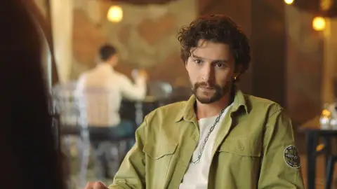 El objetivo de Mirsha es alejar completamente a Ferit de Ayse y envenenar su relación para siempre El objetivo de Mirsha es alejar completamente a Ferit de Ayse y envenenar su relación para siempre