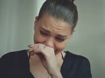 La emotiva despedida de Süreyya a su bebé 