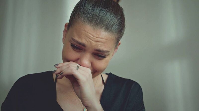 La emotiva despedida de Süreyya a su bebé 