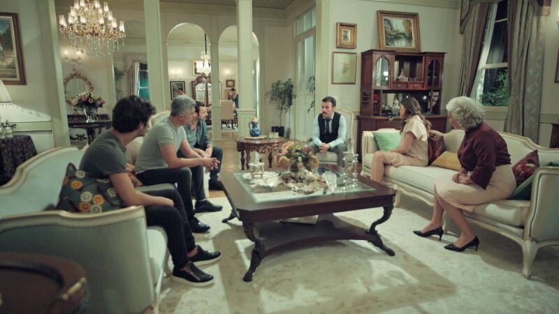 Faruk regresa a la mansión sin Süreyya: ambos están dispuestos a divorciarse