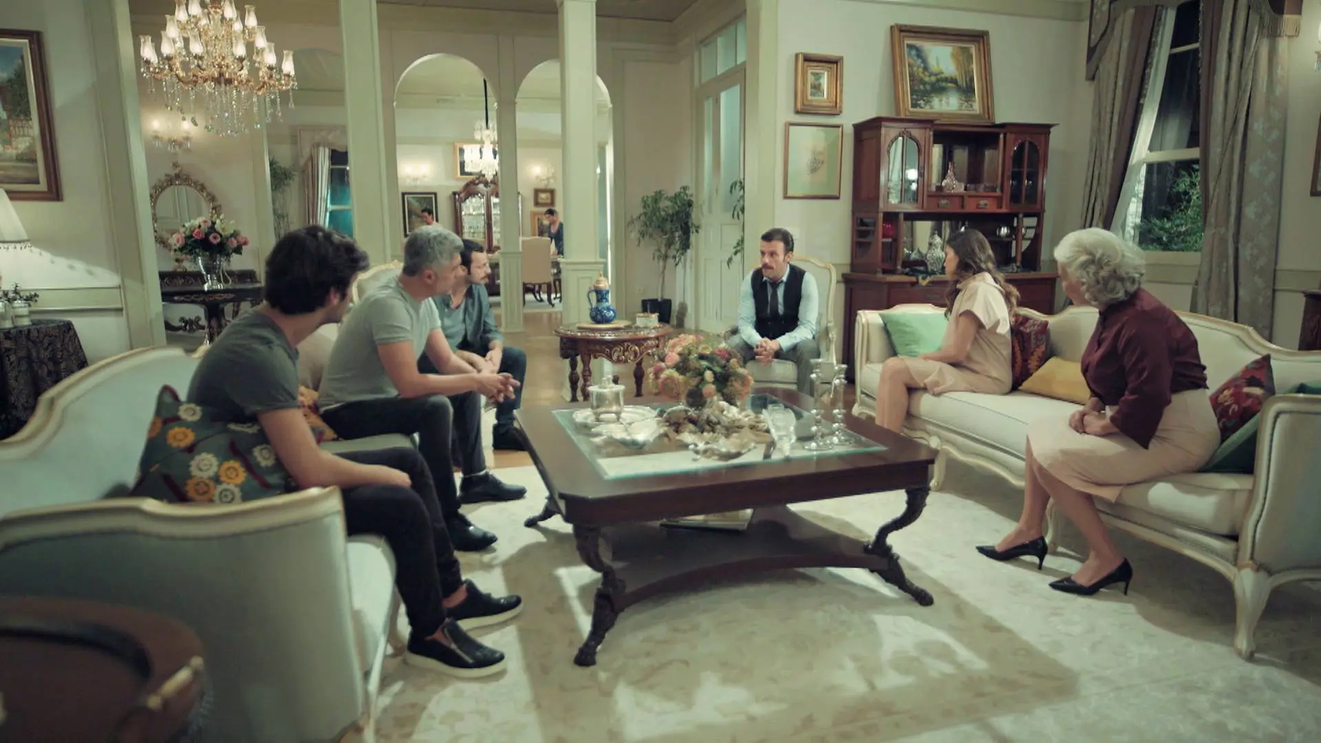 Faruk regresa a la mansión sin Süreyya: ambos están dispuestos a divorciarse Faruk regresa a la mansión sin Süreyya: ambos están dispuestos a divorciarse