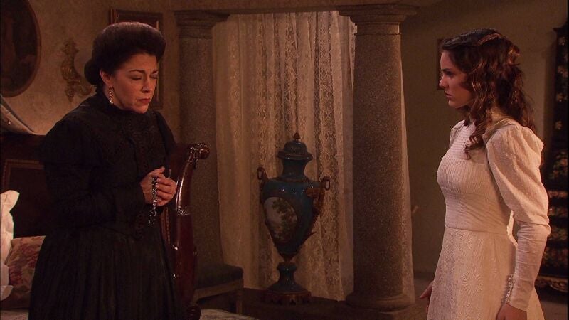 Francisca descubre que su hija Soledad se ha acostado con Juan Castañeda