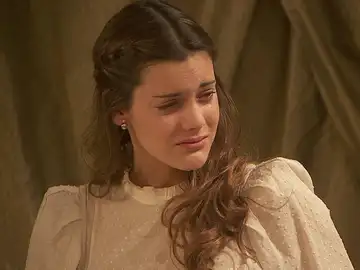 Soledad llora desconsoladamente al descubrir que Juan ha muerto